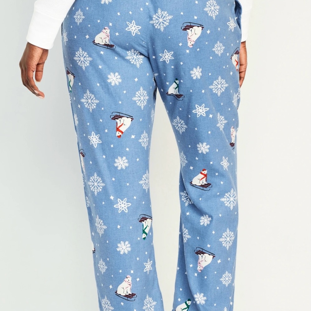 Old Navy Polar Bears Flannel Pajama Pants - Picture 6 of 6